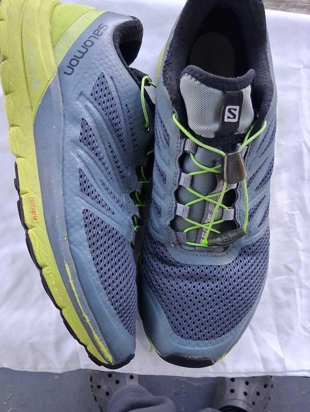 Salomon Men's Gray and Lime Trail Running Sneakers